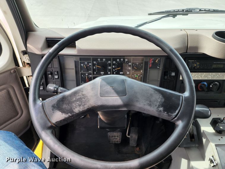 image for item JB9044 2000 International 4700  flatbed truck