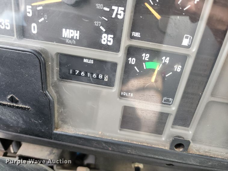 image for item JB9044 2000 International 4700  flatbed truck