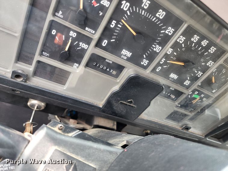 image for item JB9044 2000 International 4700  flatbed truck