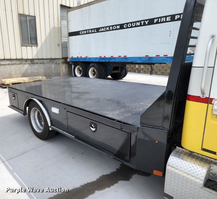 image for item JB9044 2000 International 4700  flatbed truck