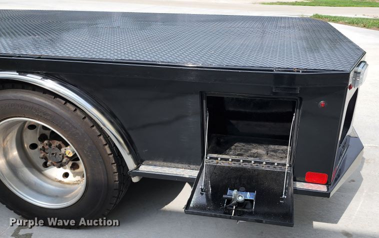 image for item JB9044 2000 International 4700  flatbed truck