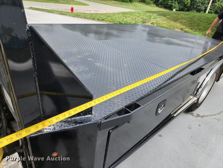 image for item JB9044 2000 International 4700  flatbed truck