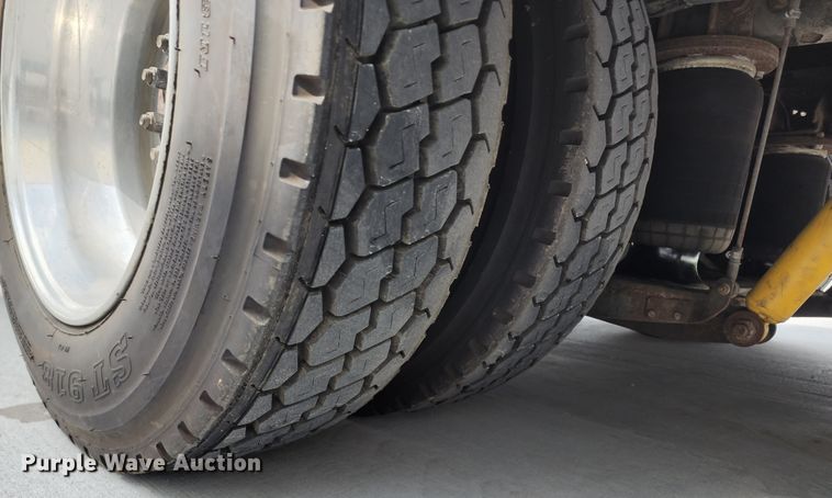 image for item JB9044 2000 International 4700  flatbed truck