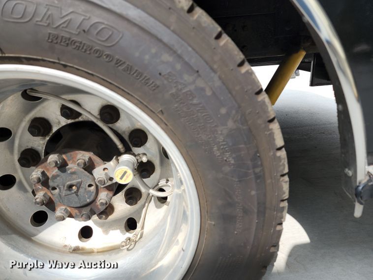 image for item JB9044 2000 International 4700  flatbed truck