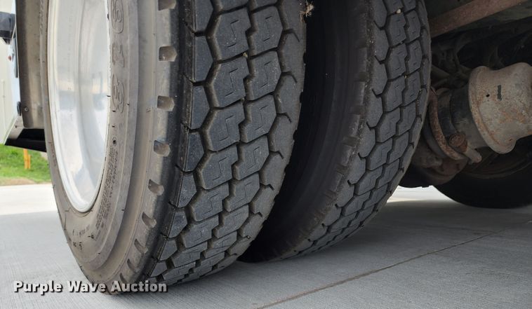 image for item JB9044 2000 International 4700  flatbed truck