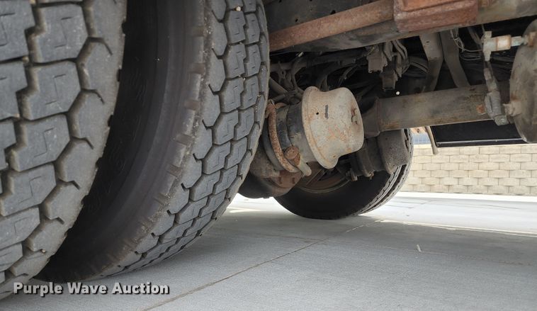 image for item JB9044 2000 International 4700  flatbed truck