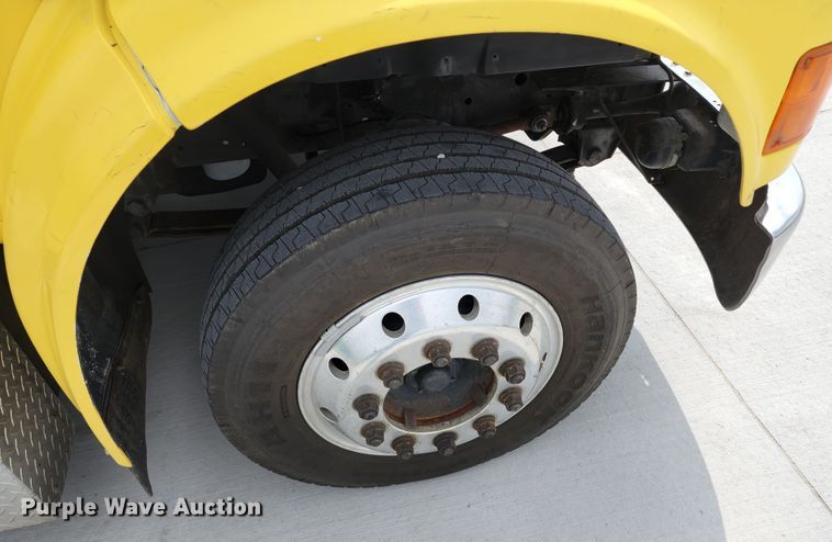 image for item JB9044 2000 International 4700  flatbed truck