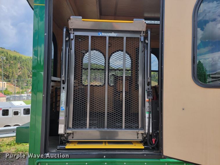 image for item JC9748 2017 Ford  trolley