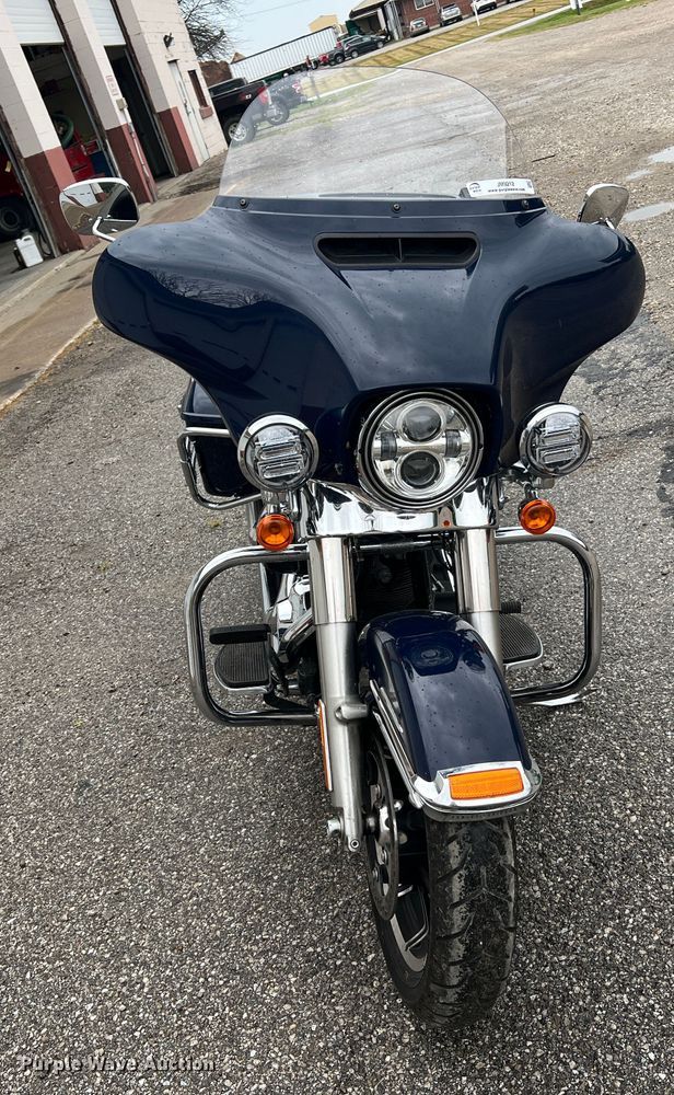 image for item JM9212 2014 Harley Davidson Electra Glide FLHTP Police  motorcycle