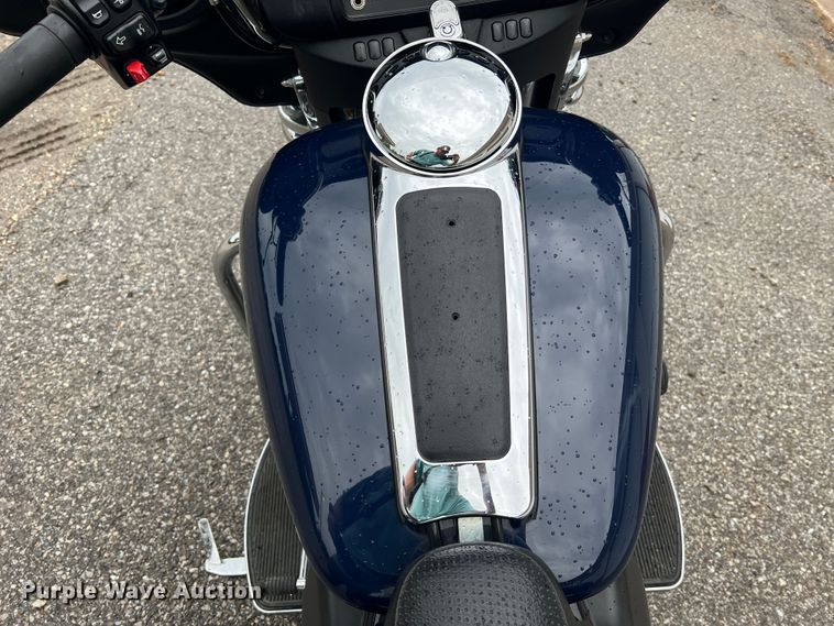 image for item JM9212 2014 Harley Davidson Electra Glide FLHTP Police  motorcycle