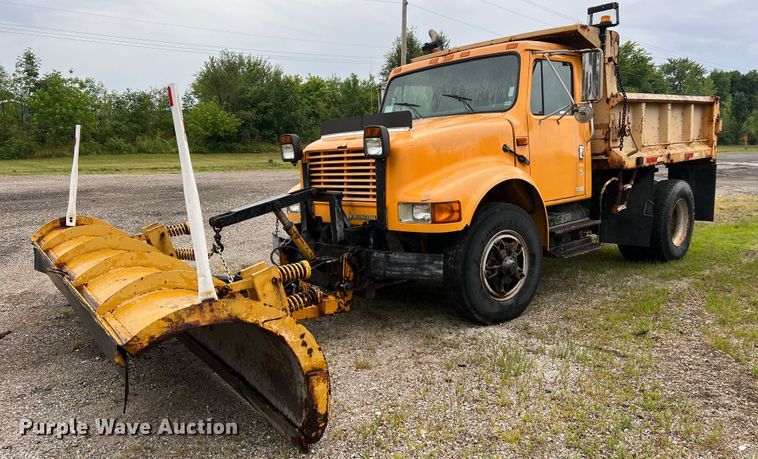image for item JM9213 1992 International 4900  dump truck