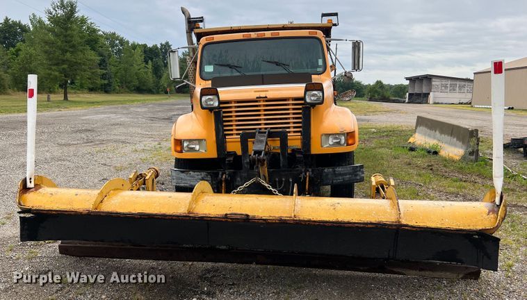 image for item JM9213 1992 International 4900  dump truck