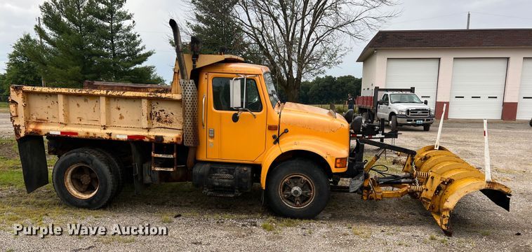 image for item JM9213 1992 International 4900  dump truck
