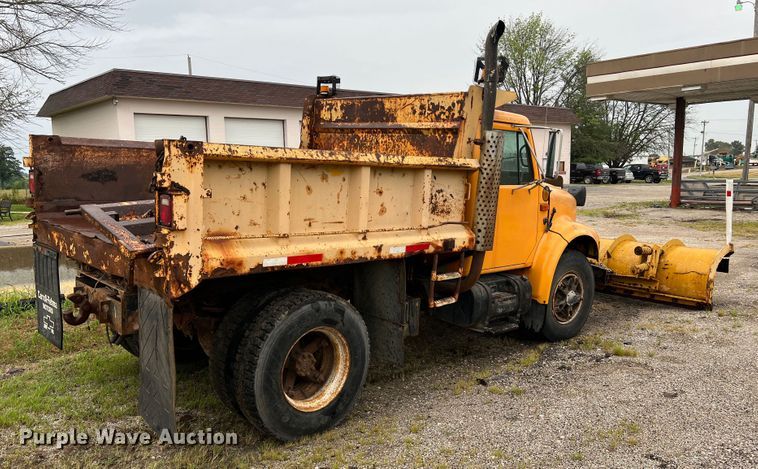 image for item JM9213 1992 International 4900  dump truck