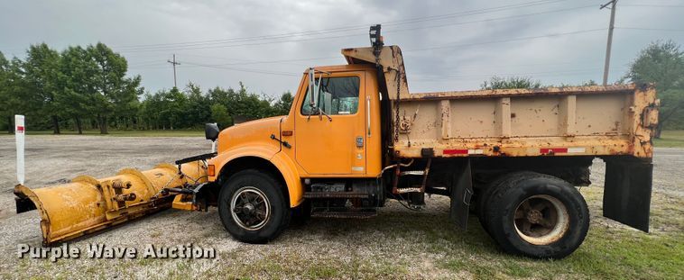 image for item JM9213 1992 International 4900  dump truck