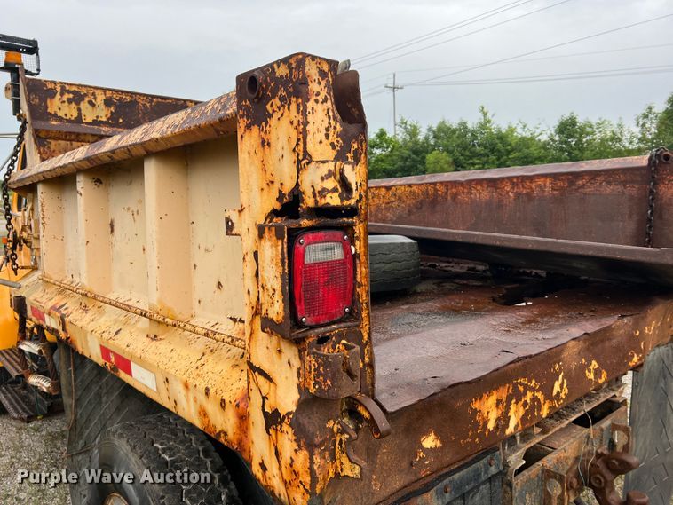 image for item JM9213 1992 International 4900  dump truck