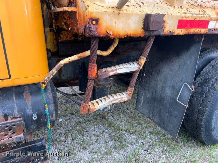 image for item JM9213 1992 International 4900  dump truck