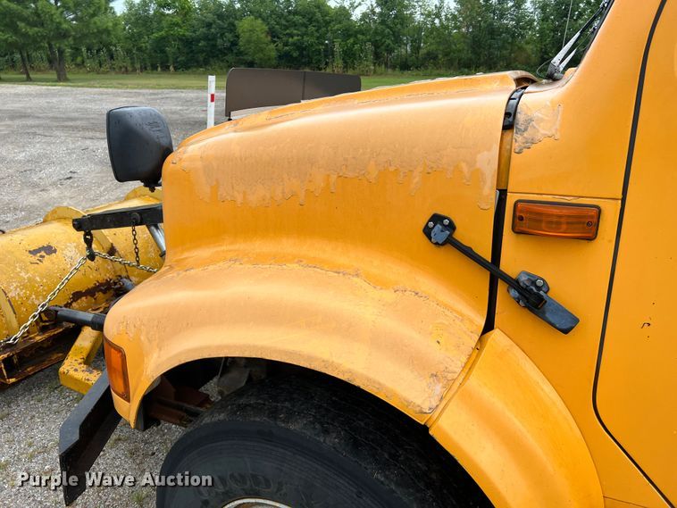 image for item JM9213 1992 International 4900  dump truck