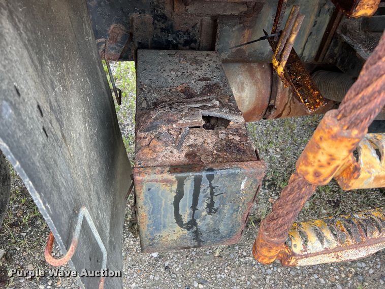 image for item JM9213 1992 International 4900  dump truck