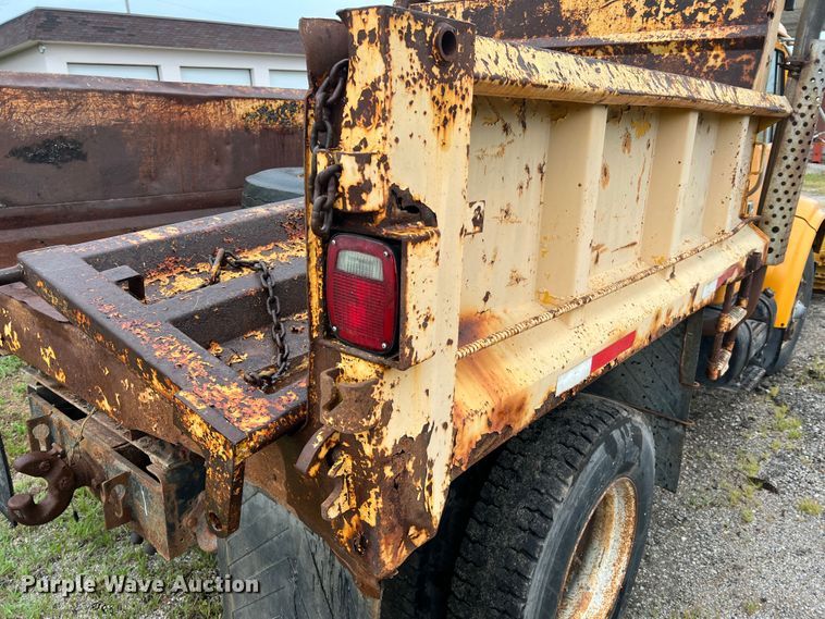 image for item JM9213 1992 International 4900  dump truck