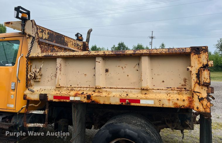 image for item JM9213 1992 International 4900  dump truck