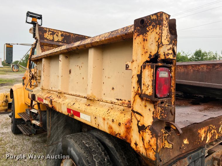 image for item JM9213 1992 International 4900  dump truck