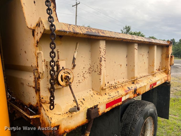 image for item JM9213 1992 International 4900  dump truck
