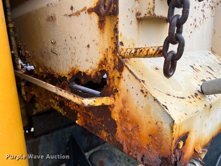 image for item JM9213 1992 International 4900  dump truck