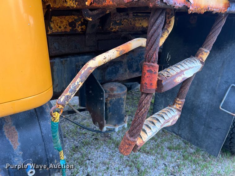 image for item JM9213 1992 International 4900  dump truck