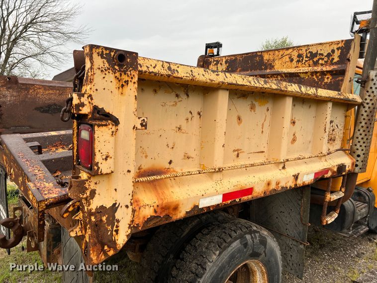 image for item JM9213 1992 International 4900  dump truck