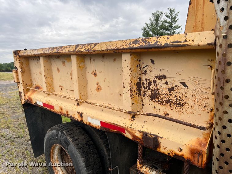 image for item JM9213 1992 International 4900  dump truck