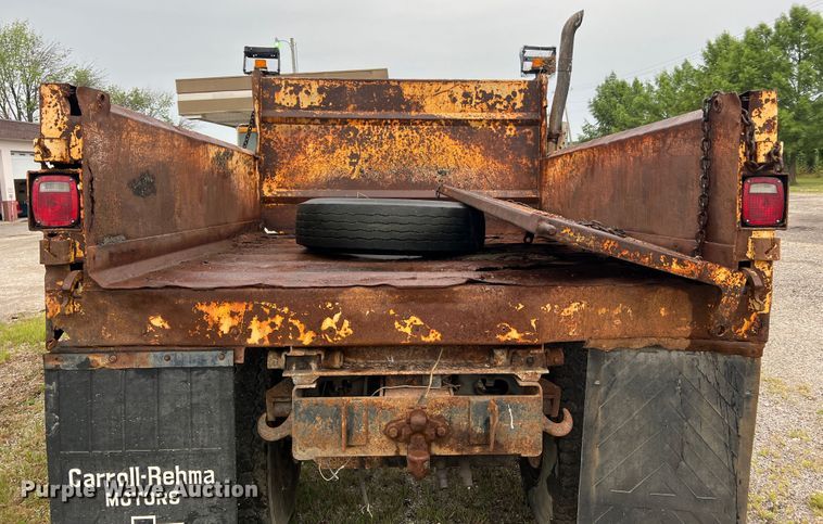 image for item JM9213 1992 International 4900  dump truck