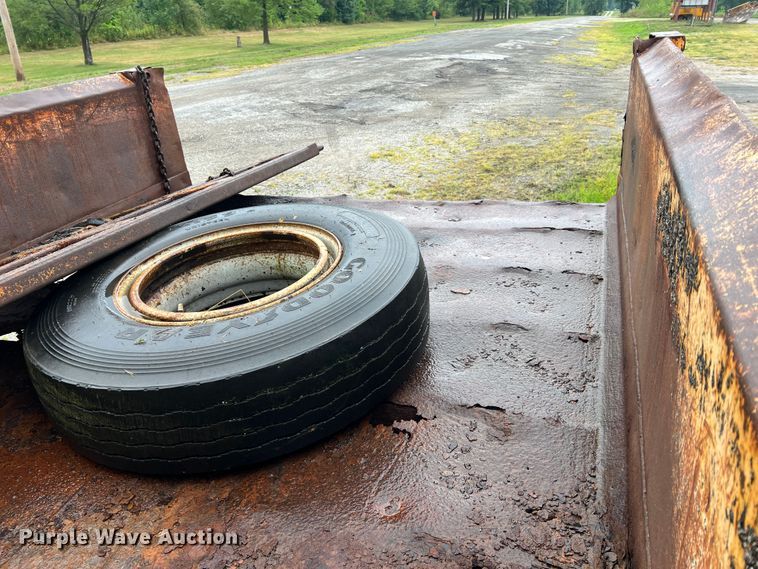 image for item JM9213 1992 International 4900  dump truck