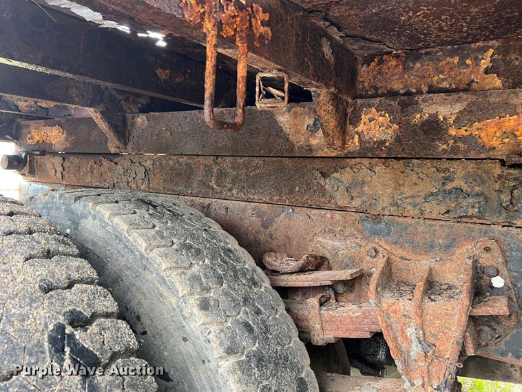 image for item JM9213 1992 International 4900  dump truck