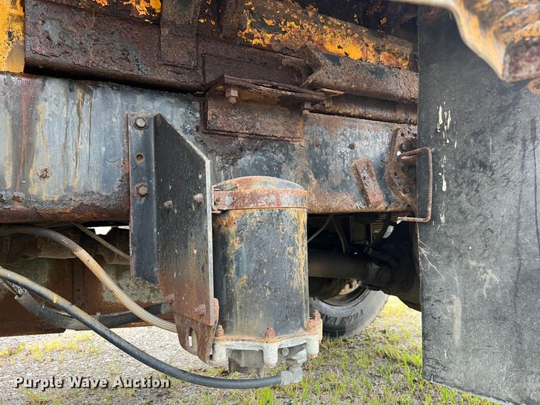 image for item JM9213 1992 International 4900  dump truck