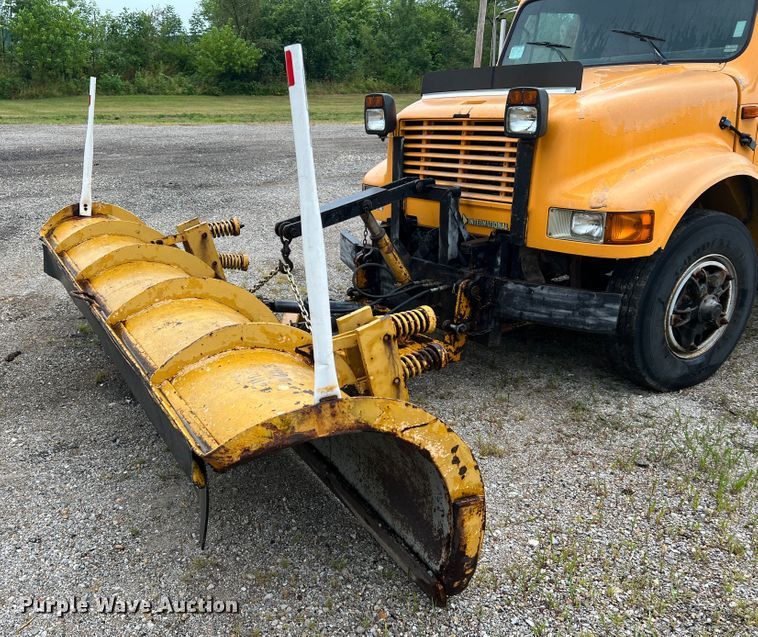image for item JM9213 1992 International 4900  dump truck