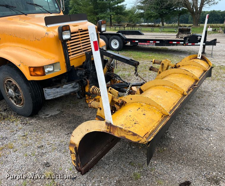 image for item JM9213 1992 International 4900  dump truck