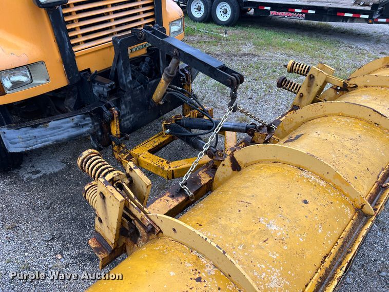 image for item JM9213 1992 International 4900  dump truck