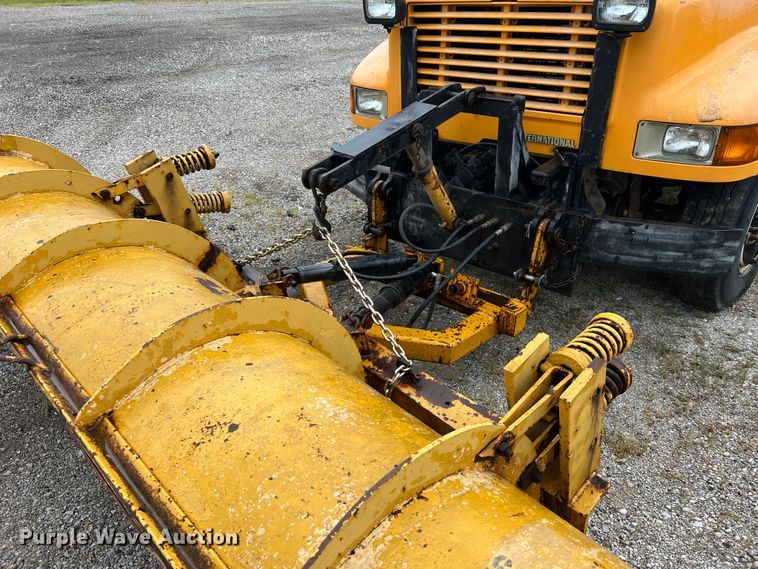 image for item JM9213 1992 International 4900  dump truck