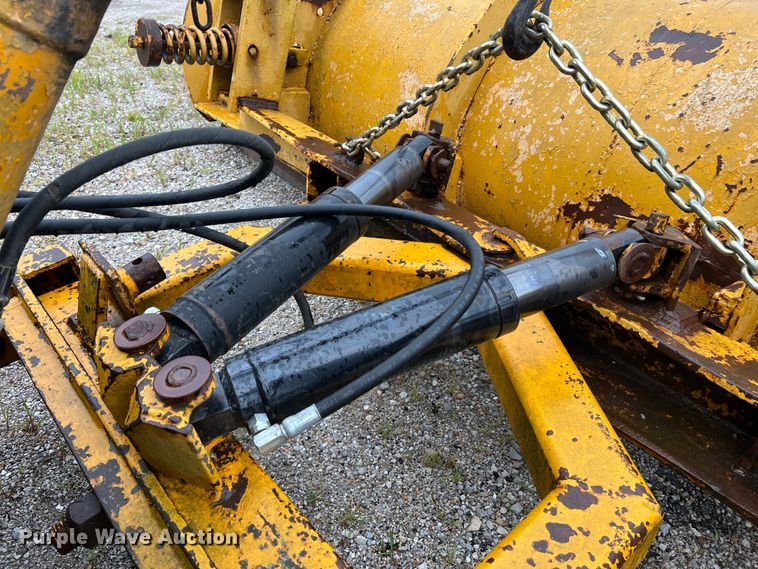 image for item JM9213 1992 International 4900  dump truck