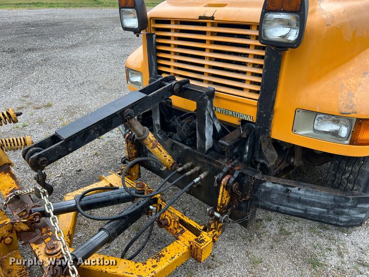 image for item JM9213 1992 International 4900  dump truck