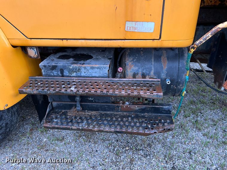 image for item JM9213 1992 International 4900  dump truck