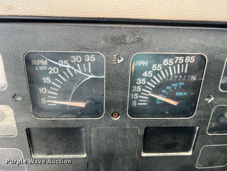 image for item JM9213 1992 International 4900  dump truck