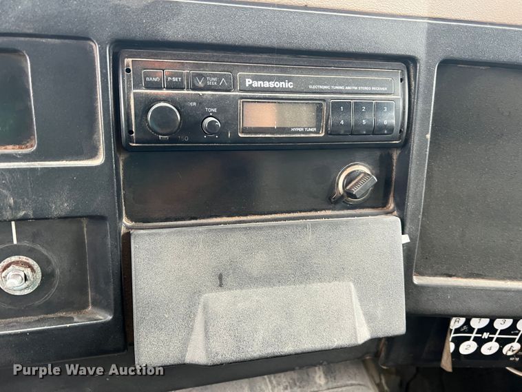 image for item JM9213 1992 International 4900  dump truck