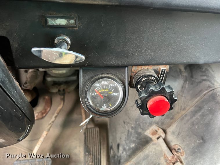 image for item JM9213 1992 International 4900  dump truck