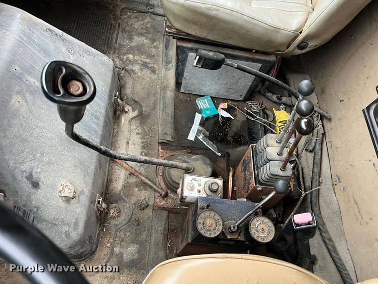 image for item JM9213 1992 International 4900  dump truck