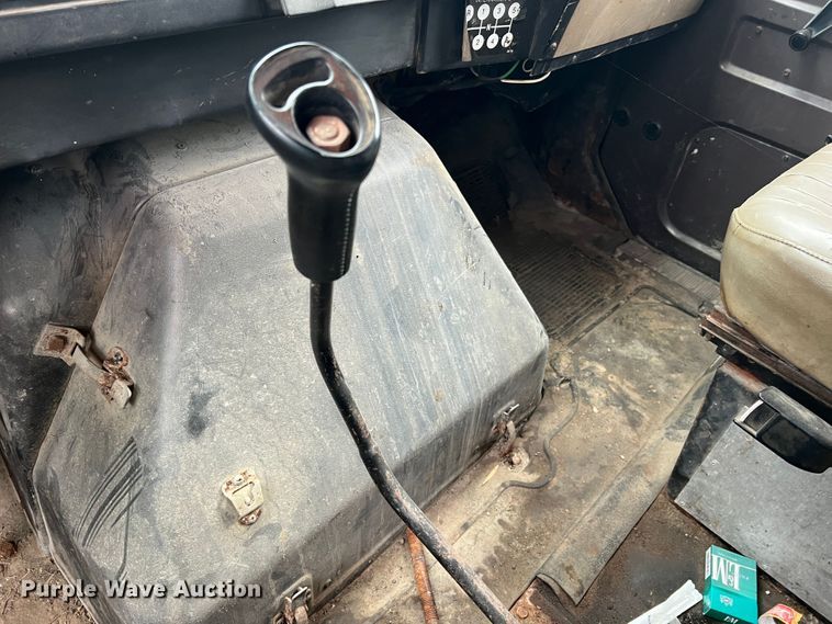 image for item JM9213 1992 International 4900  dump truck