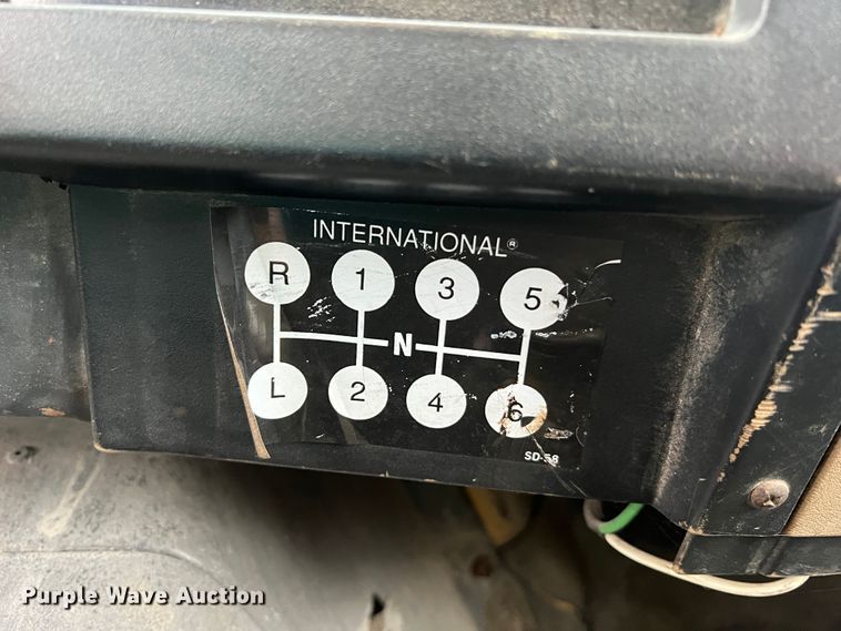 image for item JM9213 1992 International 4900  dump truck