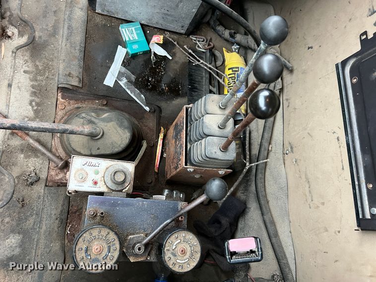 image for item JM9213 1992 International 4900  dump truck