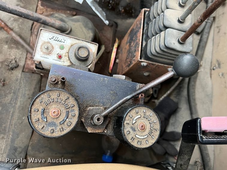 image for item JM9213 1992 International 4900  dump truck